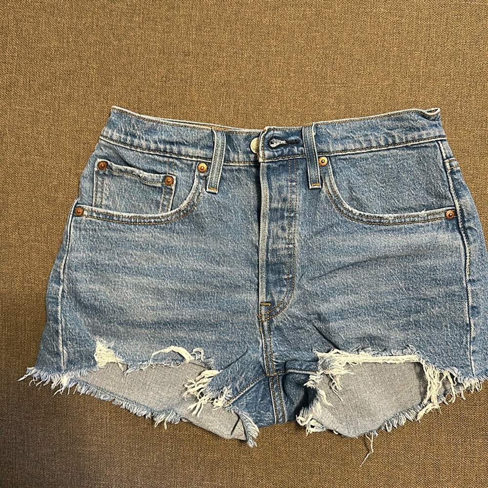 Levi Women's 501 Original in medium indigo, size 26